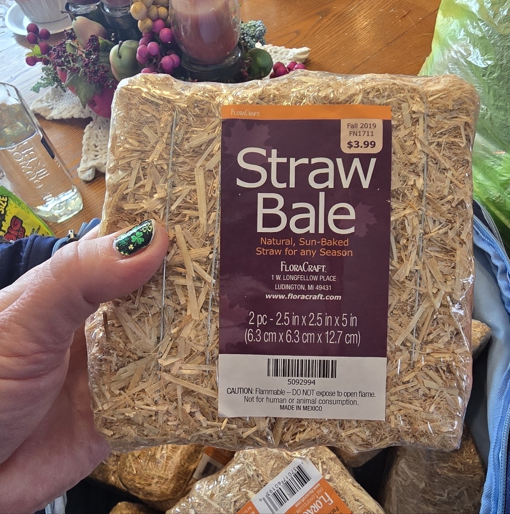 New - Craft Straw Bales X 9